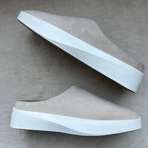 Wolf & Shepherd Cruise Warm‎ Gray Nubuck Mules Shoes Women 7 Slip On Casual